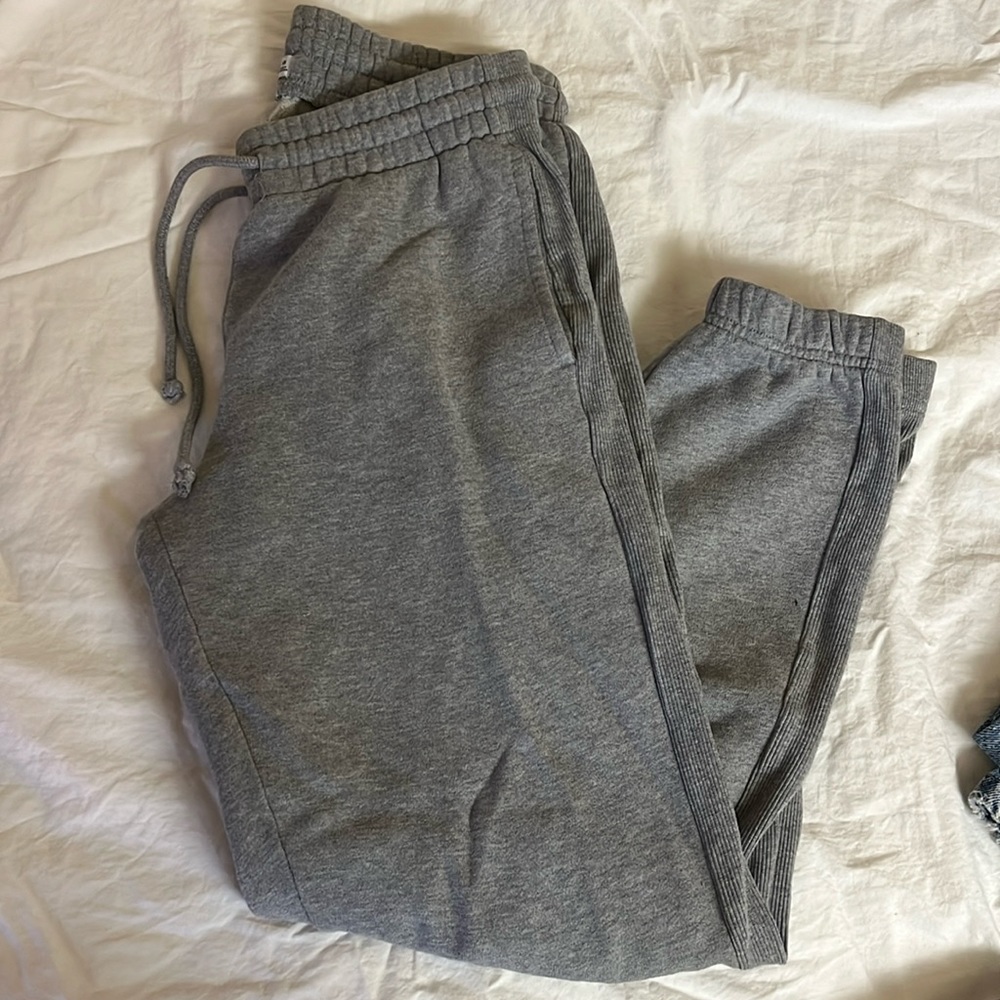 TNA Aritzia Boyfriend sweatpants